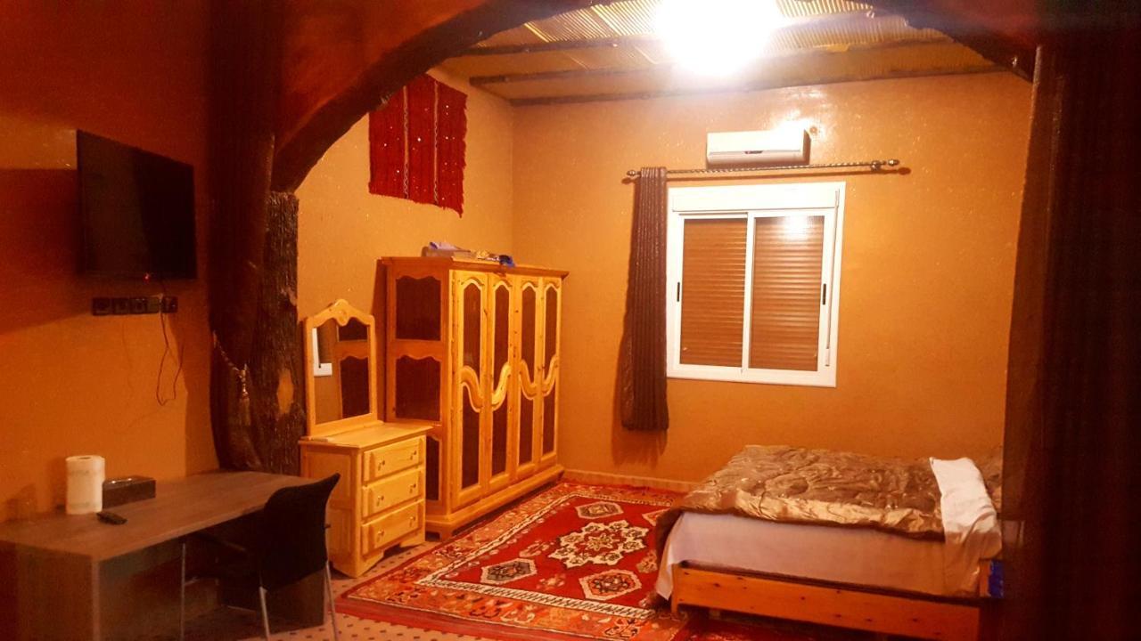 Kasbah Meteorites Hotell Imi n'Ouzrou Eksteriør bilde