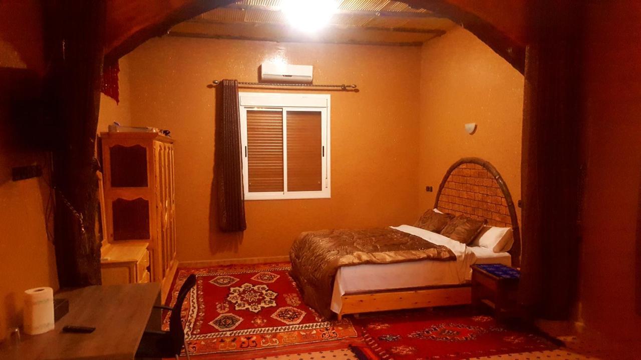 Kasbah Meteorites Hotell Imi n'Ouzrou Eksteriør bilde